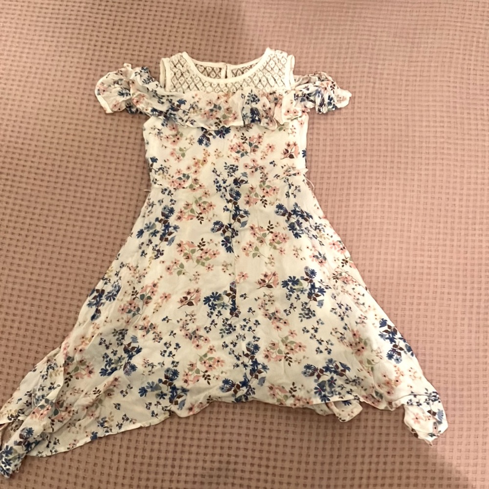 Cute floral dress with ruffle sleeves!